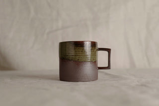 Handmade Ceramic Mug with Green and Brown Glaze – Stoneware Coffee Cup Raku Ware with Square Handle – Wabi-Sabi Japandi Pottery Gift 225ml