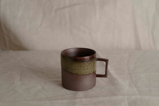 Handmade Ceramic Mug with Green and Brown Glaze – Stoneware Coffee Cup Raku Ware with Square Handle – Wabi-Sabi Japandi Pottery Gift 225ml