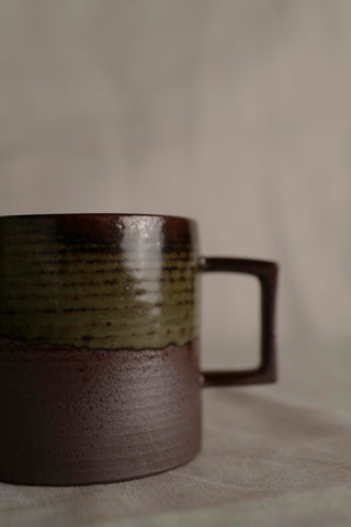 Handmade Ceramic Mug with Green and Brown Glaze – Stoneware Coffee Cup Raku Ware with Square Handle – Wabi-Sabi Japandi Pottery Gift 225ml