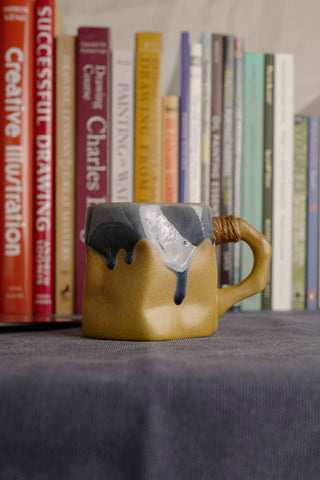 Handmade Ceramic Mug with Drip Glaze – Caramel and Blue Stoneware Coffee Cup – Wabi-Sabi Japandi Pottery Gift for Art Lovers 280ml